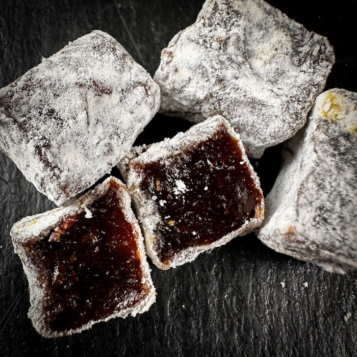 Гранатаболу лукумс с двойными фисташками и жидким сиропом