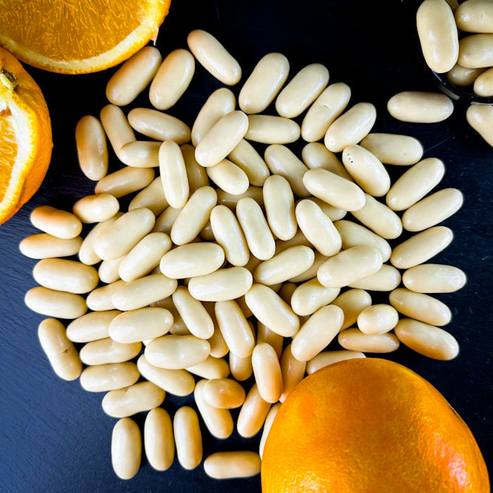 Dražejas ar apelsīnu cukātiem baltā beļģu šokolādē