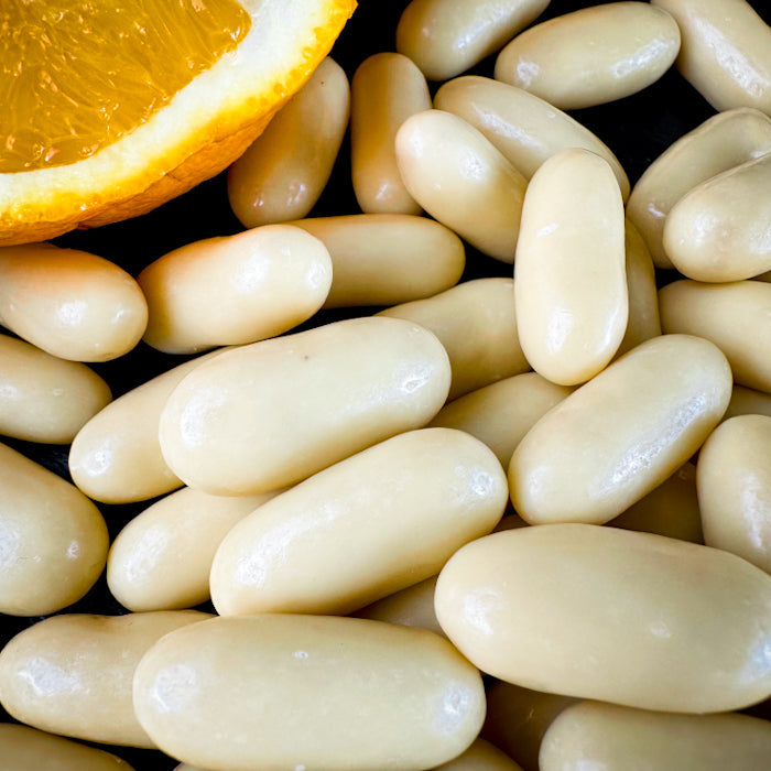 Dražejas ar apelsīnu cukātiem baltā beļģu šokolādē