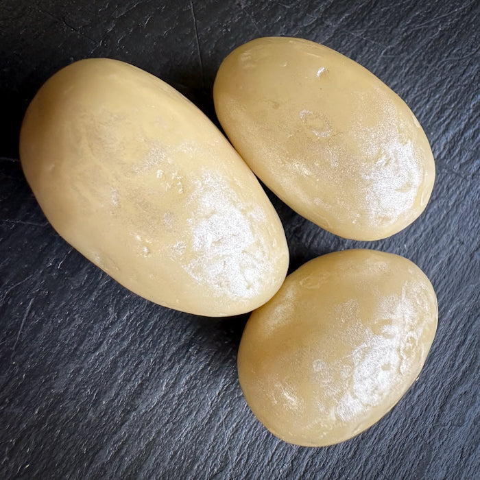 Mandeles piena šokolādē ar cukura mastikas garšu