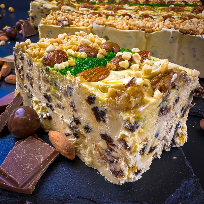 Riekstu-piena halva-šerbets ar riekstiem un saldējuma garšu