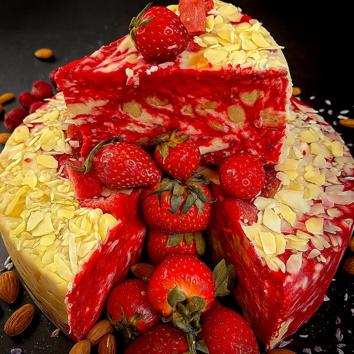 Samarkandas halva ar zemenēm un saldo krējumu