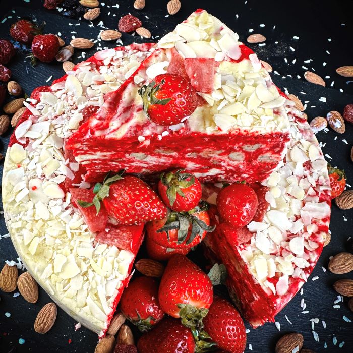 Samarkandas halva ar zemenēm un saldo krējumu