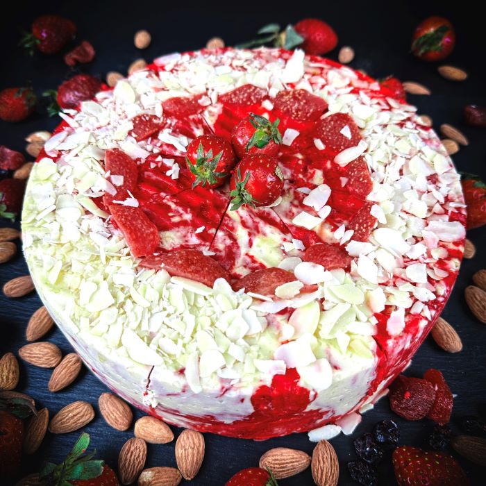 Samarkandas halva ar zemenēm un saldo krējumu