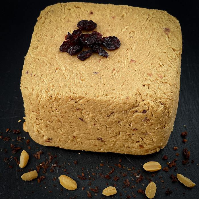 Halva - zemesriekstu ar dzērvenēm